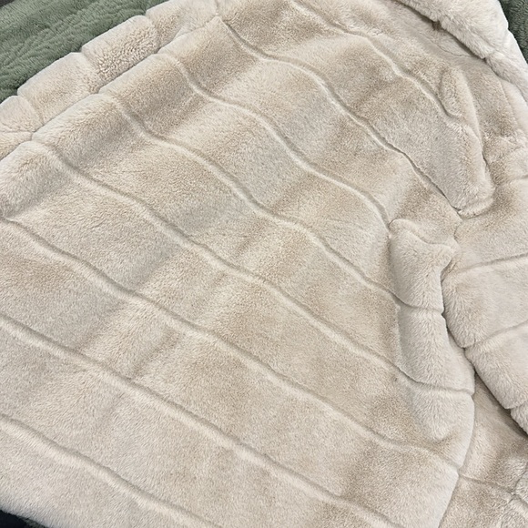 Jillian Harris x Joe Fresh Coat - Picture 7 of 7